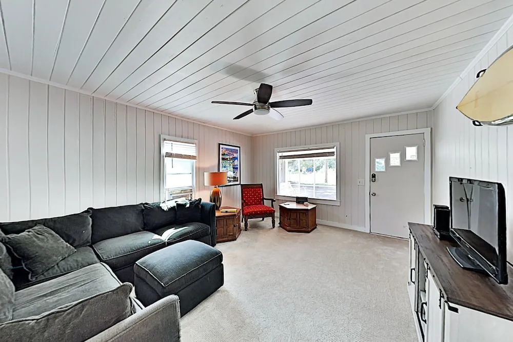 612sunny 2 Bedroom Home