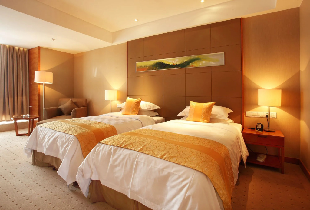 Noble Crown Hotel