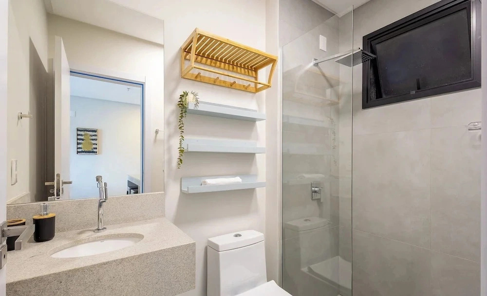 Your Exclusive Stay Just Steps From the sea in Meia Praia - FFS II