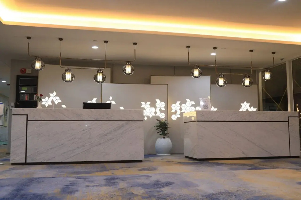 Отель Skylight In-Terminal Hotel