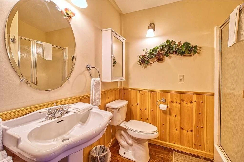 Eagles View 2 - Three Bedroom Cabin