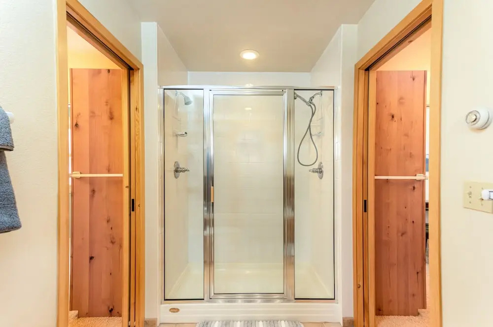 New Listing! Spacious W/ Private Hot Tub 6 Bedroom Home