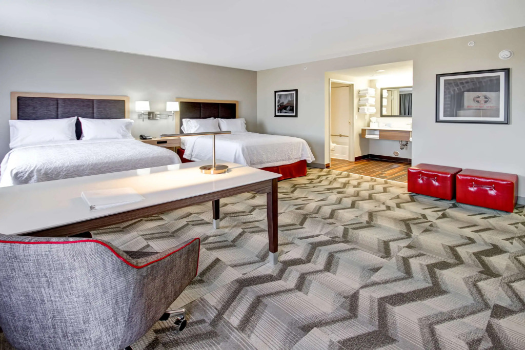 Hampton Inn & Suites - Medicine Hat