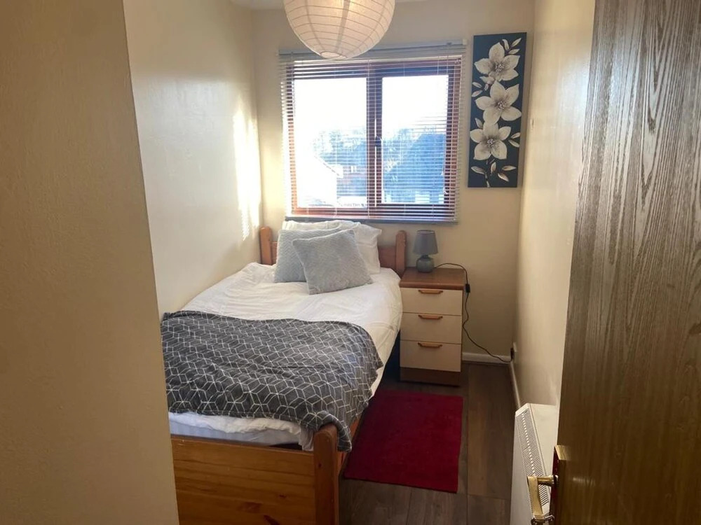 Cozy Two Bedroom Apartment Located in Gravesend