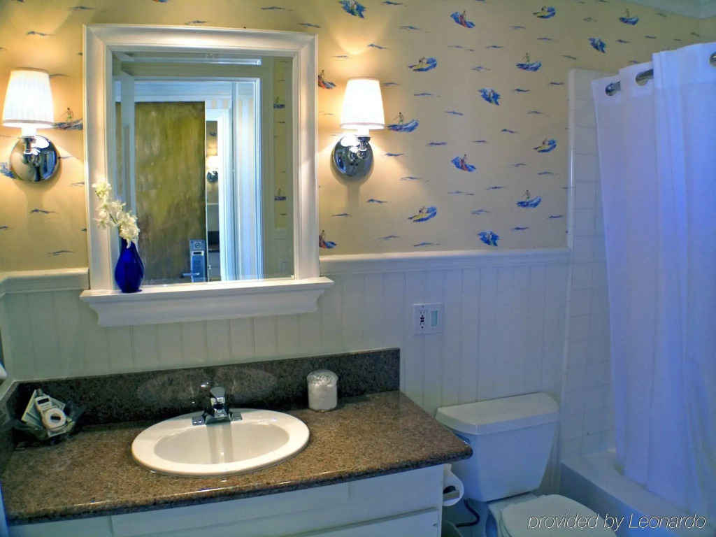 Bay Shores Peninsula Hotel