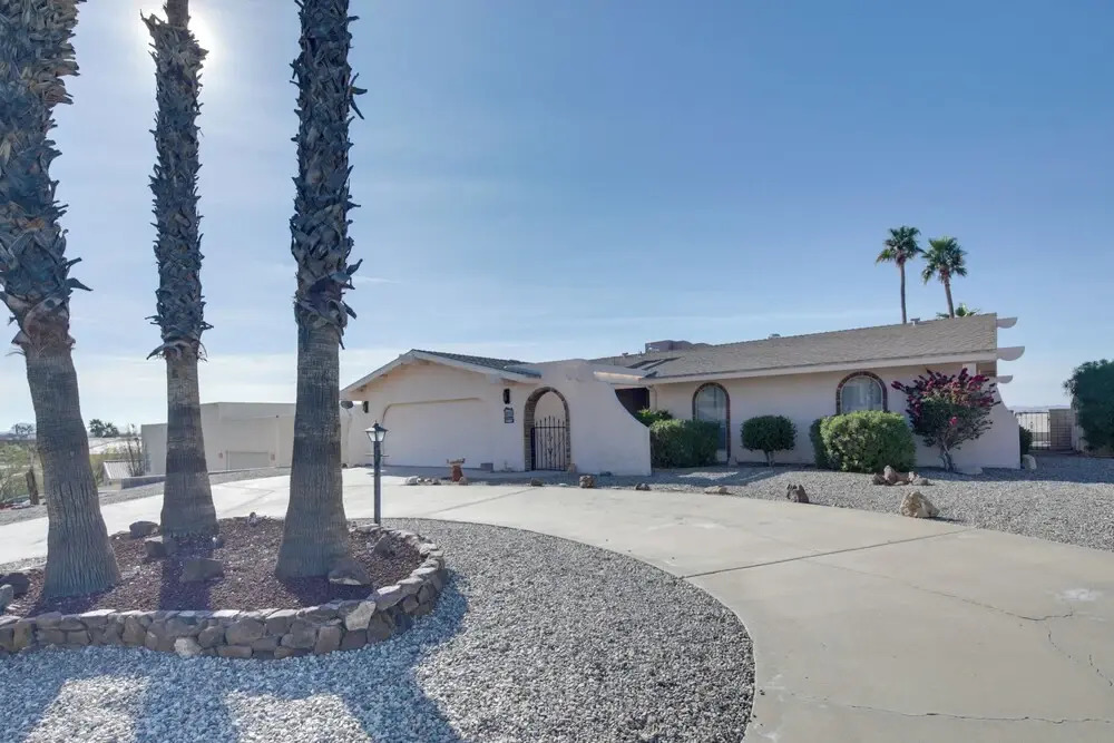 2 Mi to Lake Havasu: Private Oasis w/ Pool & Views