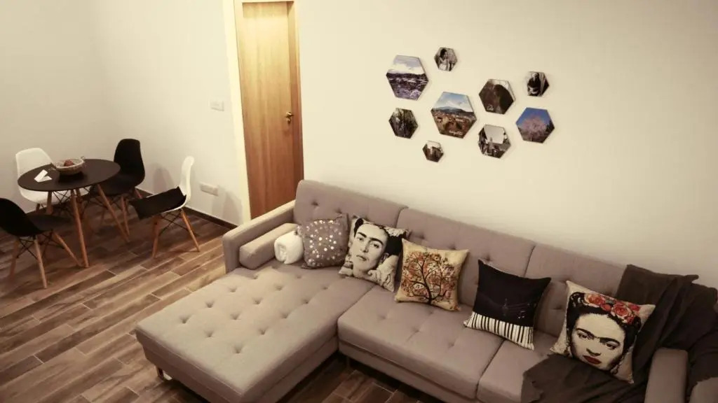 Evmelia Kakopetria Suites