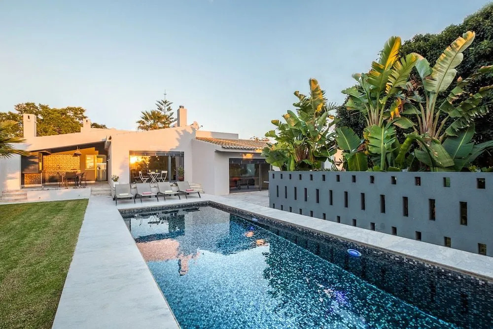 Villa San Marino - com piscina aquecível em Alvor