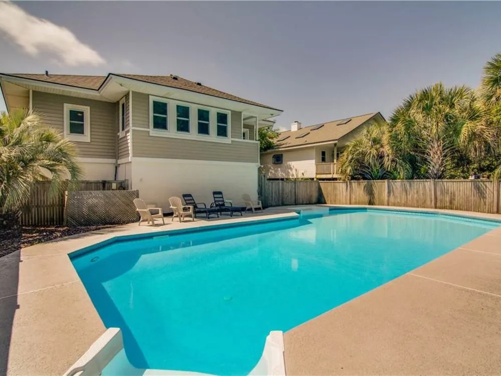 Ocean Boulevard 511 by RedAwning