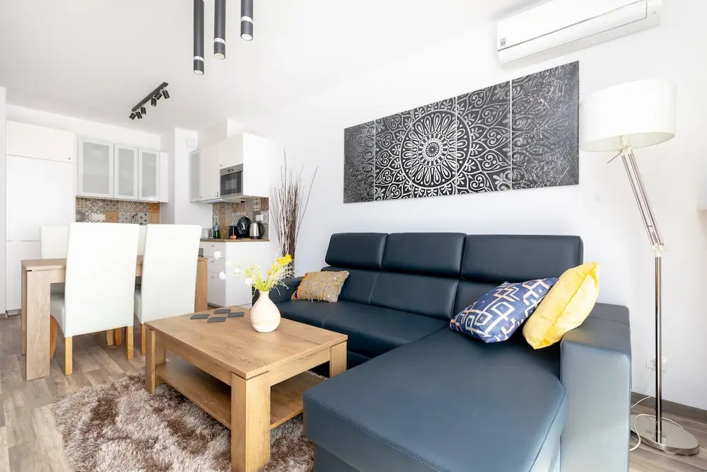 Warsaw Airport Shiny Apartment