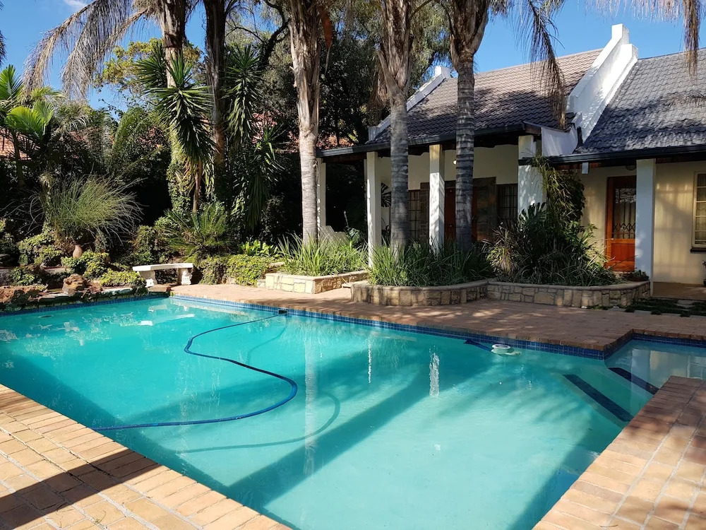 Six Valk Avenue Guest House