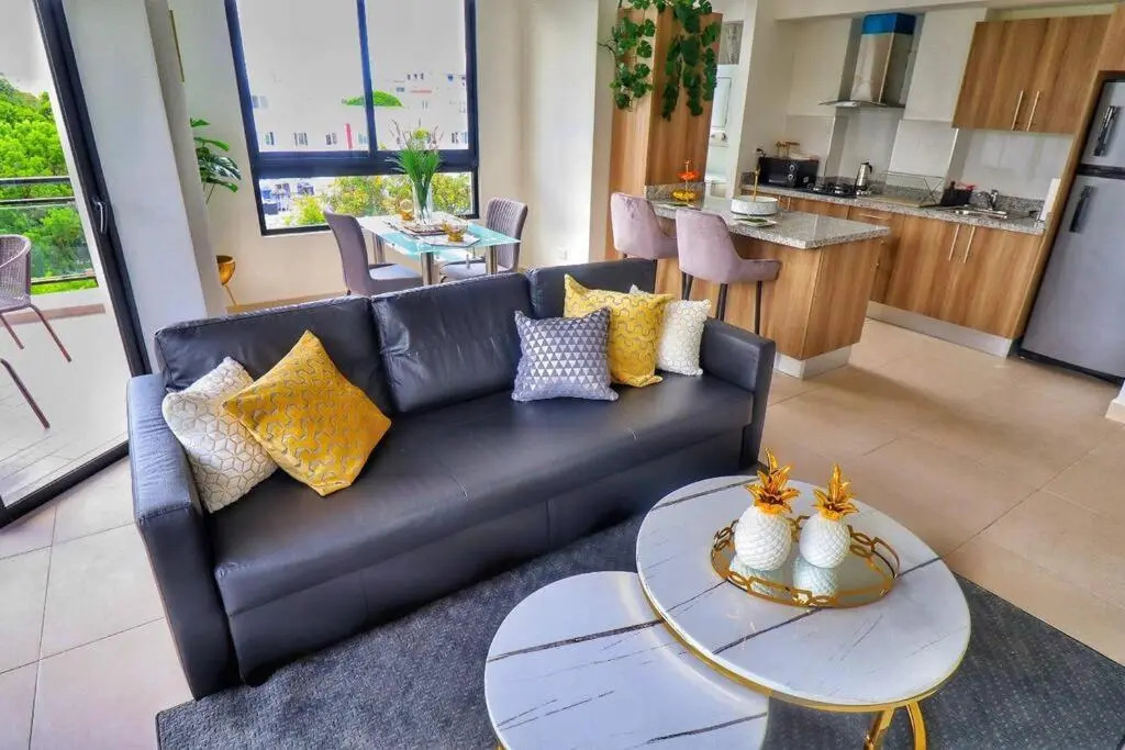 Sleek 1-Bedroom Condo w/Rooftop Hot tub in Gazcue