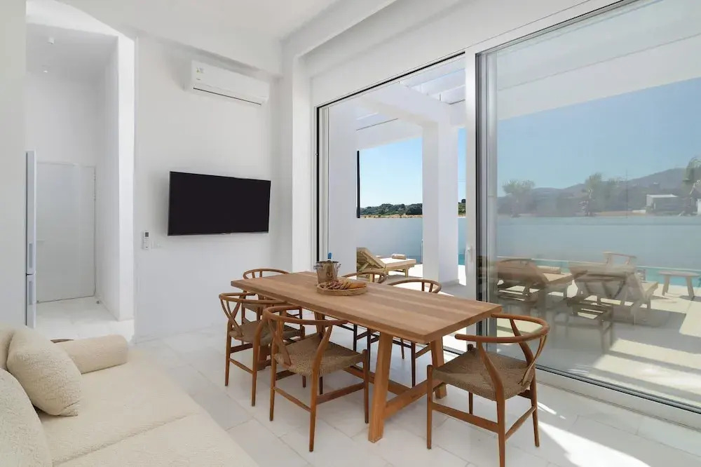 Seapalm Villa - Elegant Stay - Steps from the Sea