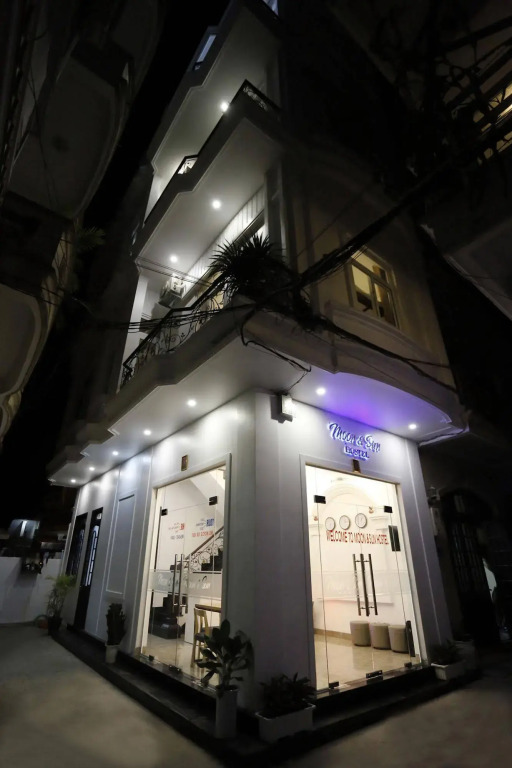 Moon & Sun Hotel