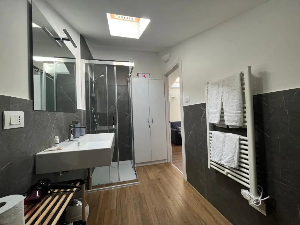 Guest House All83