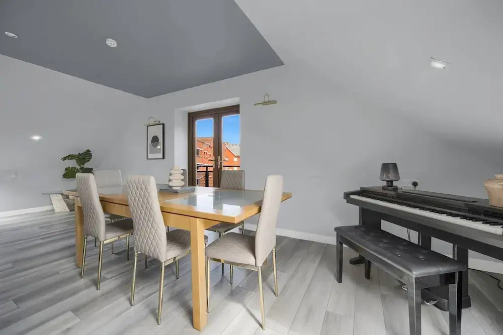 Luxury Penthouse Suite - Swansea Central - Beach