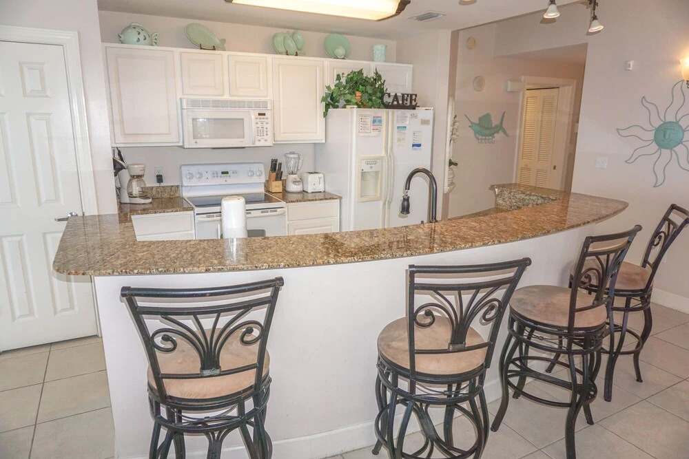 Sunrise Beach 1401 - Beachfront Condo