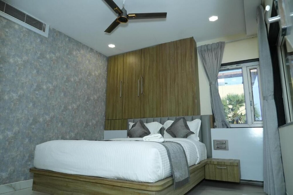 Hotel Phoenix Grand