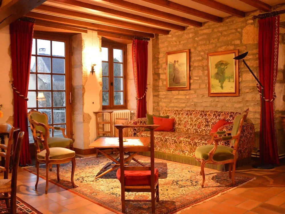 Holiday Home Vault-de-Lugny near Forest