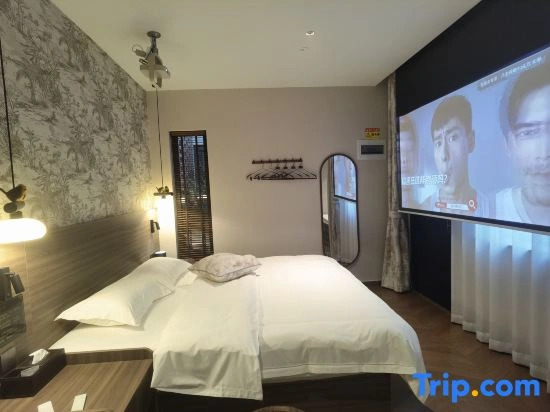 Holly Warm Castle Homestay