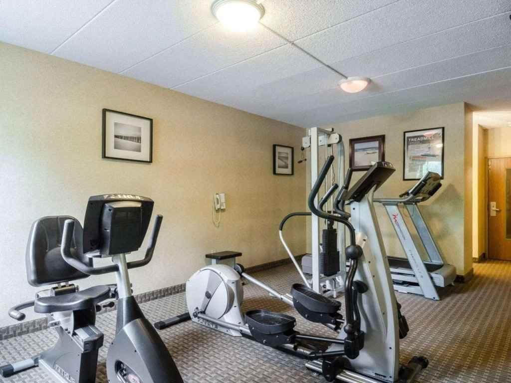 Holiday Inn Express - Fall River North
