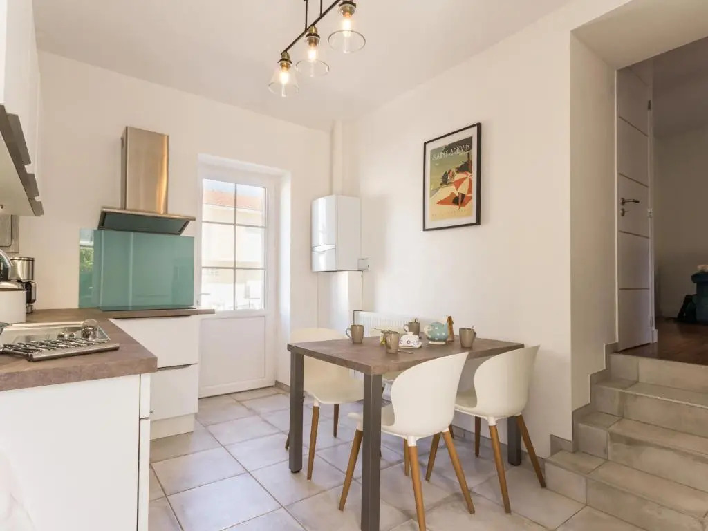 Maison familiale moderne, 300m du centre, 500m de la mer, WIFI gratuit, draps inclus. - FR-1-306-1206
