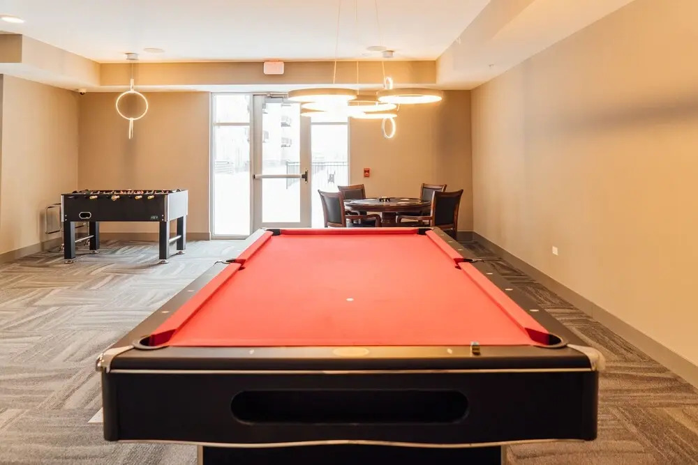 Bright Stylish 2BR Apt in Oak Brook