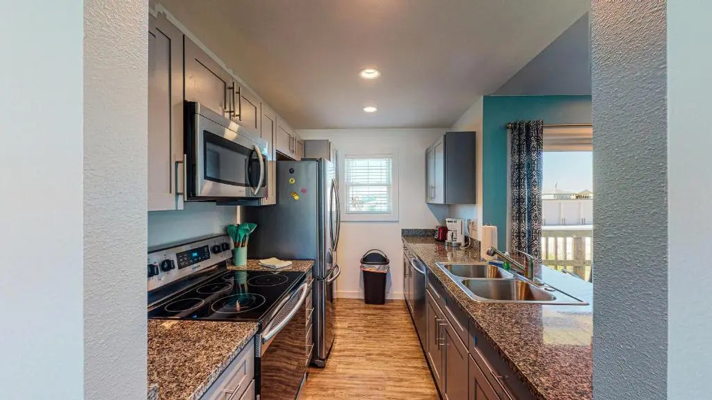 AH-D213 Newly Remodeled Second Floor Condo, Near Shared Community Pool