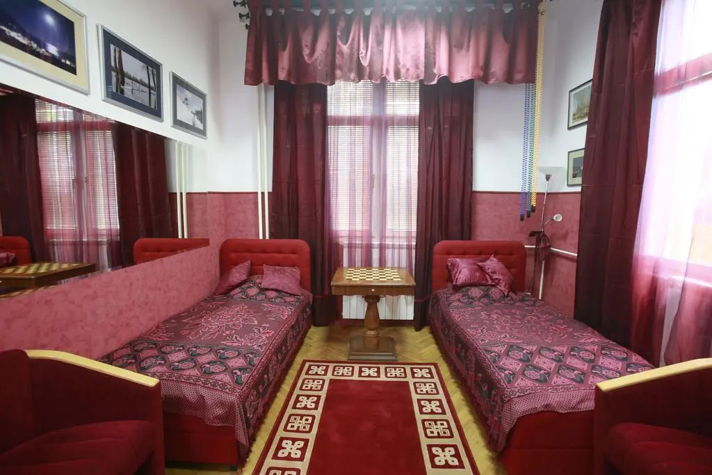 Apartment Red Rose