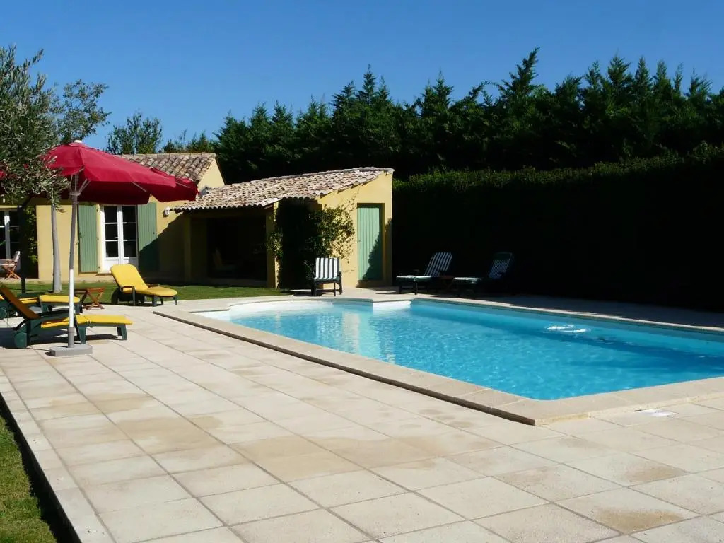 nice family vacation house with heated swimming pool, in mouries, alpilles areas 10 persons