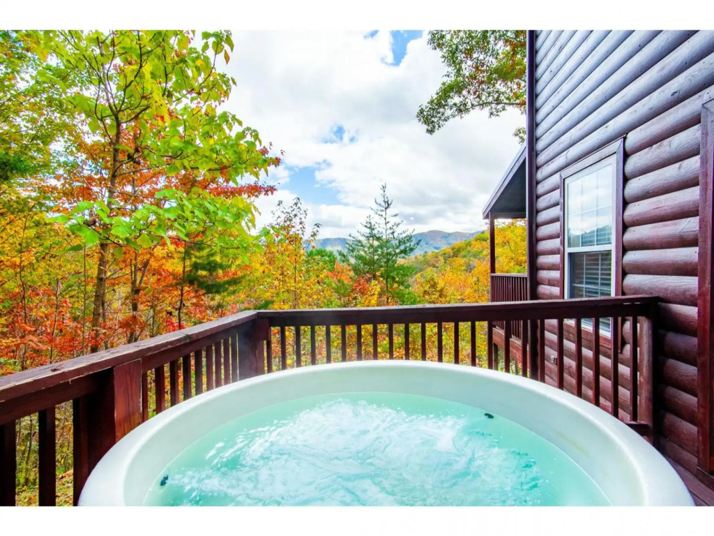 Papa Bear - Private with Hot Tub, Pool Table, and View