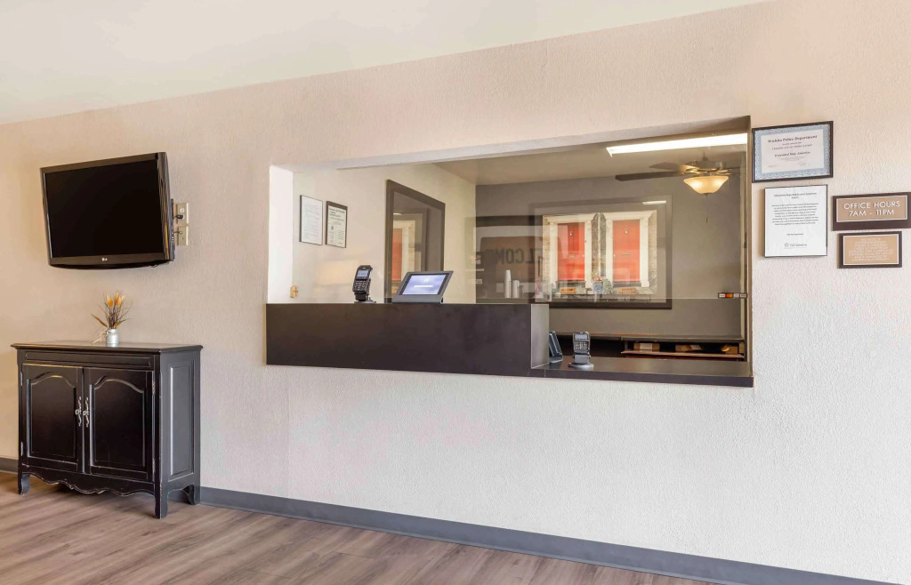 Extended Stay America Suites - Wichita - East