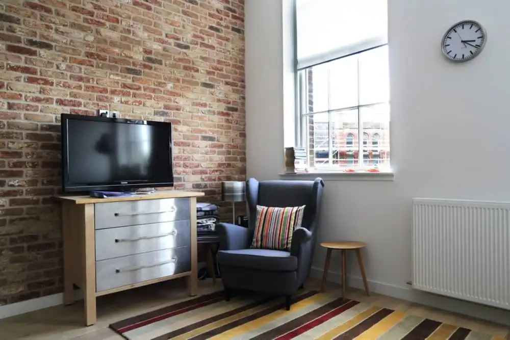 Spacious 2 Bedroom Loft In Converted School