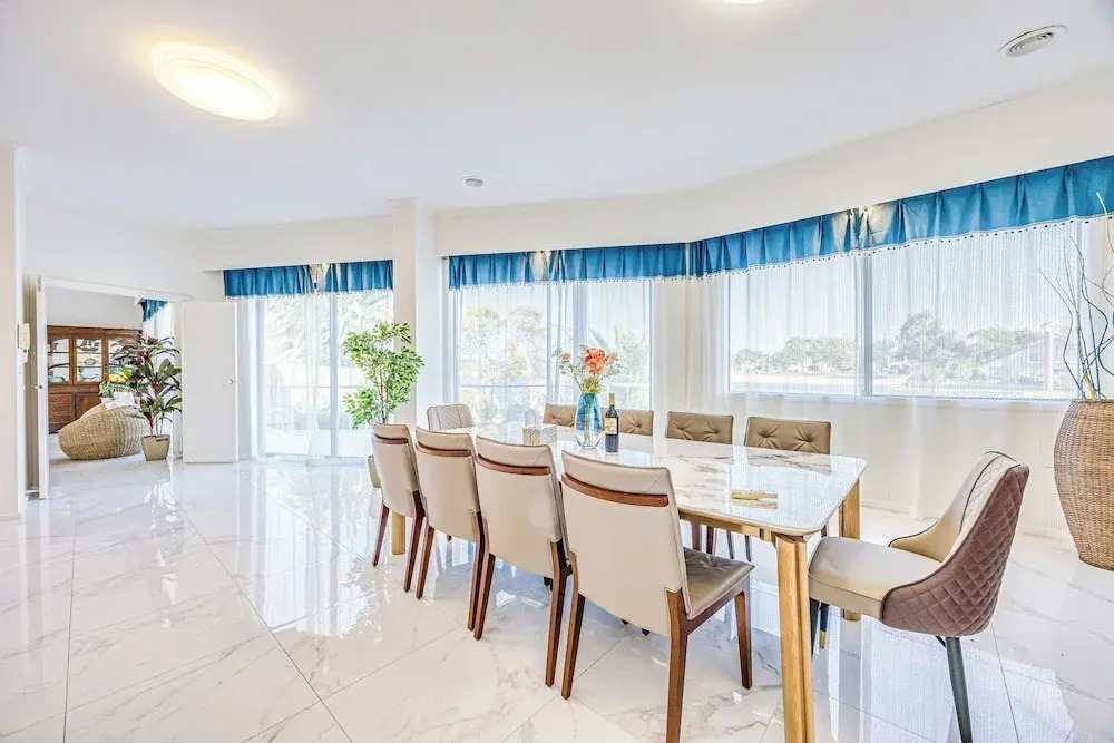 StayAU 6BR Deluxe Lakeview Point Cook