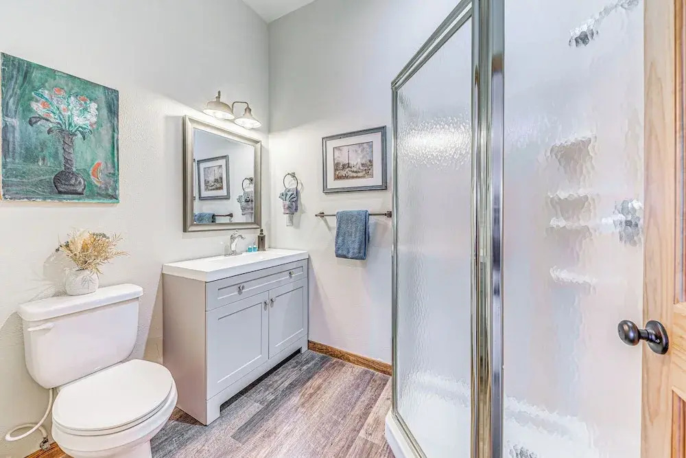 Modern Mtn Home w/ Sports Court, Near Alto Lake!