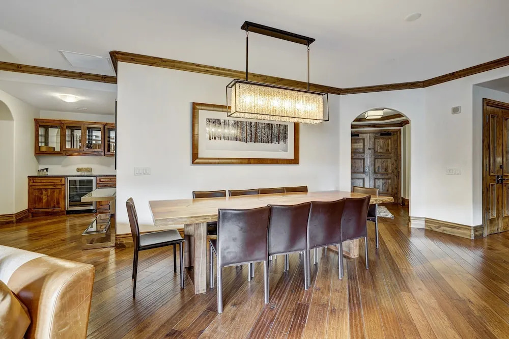 Arrabelle Luxury 4 BR Condo- Close To The Mountain by RedAwning - Save 20% on 7+ Nights!