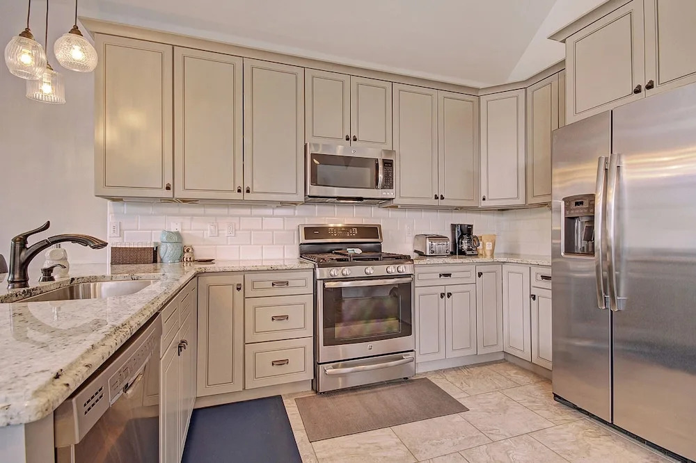 78 Alders Townhouse with Heated Garage by RedAwning