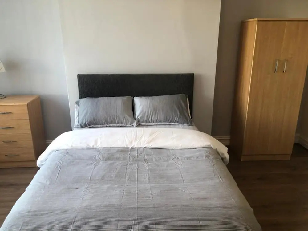 Large eight bedroom house