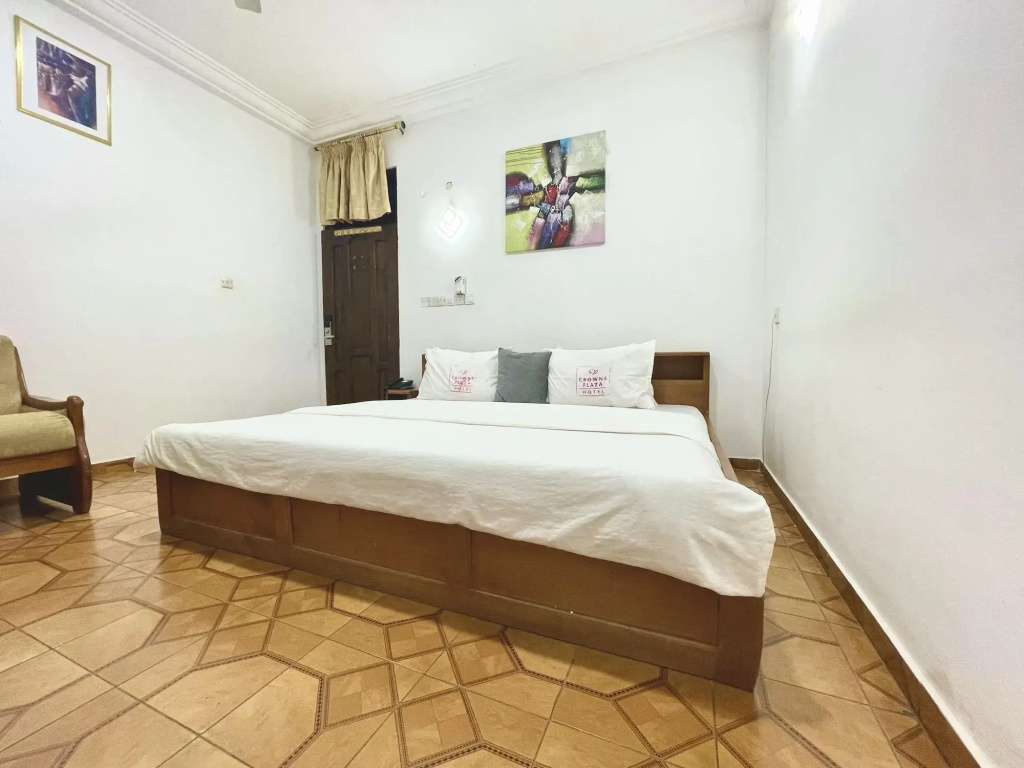 Crown Premier Hotel