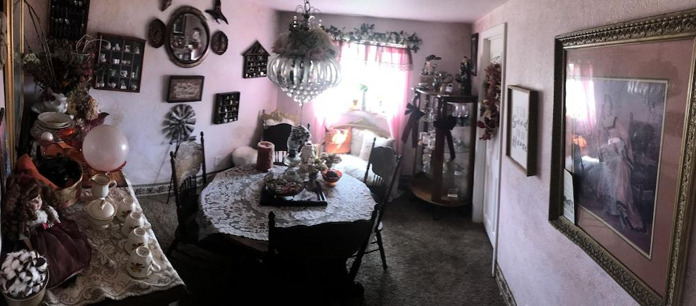 Laid Back Manor