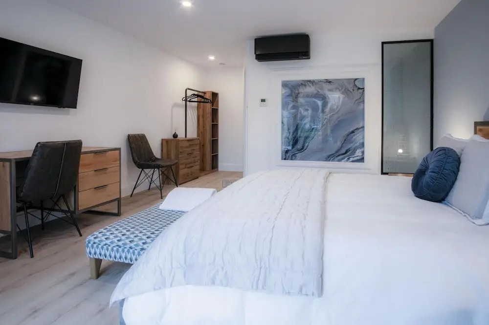 Suite 6 - Sleeping Giant Hotel - PEN Y CAE Inn