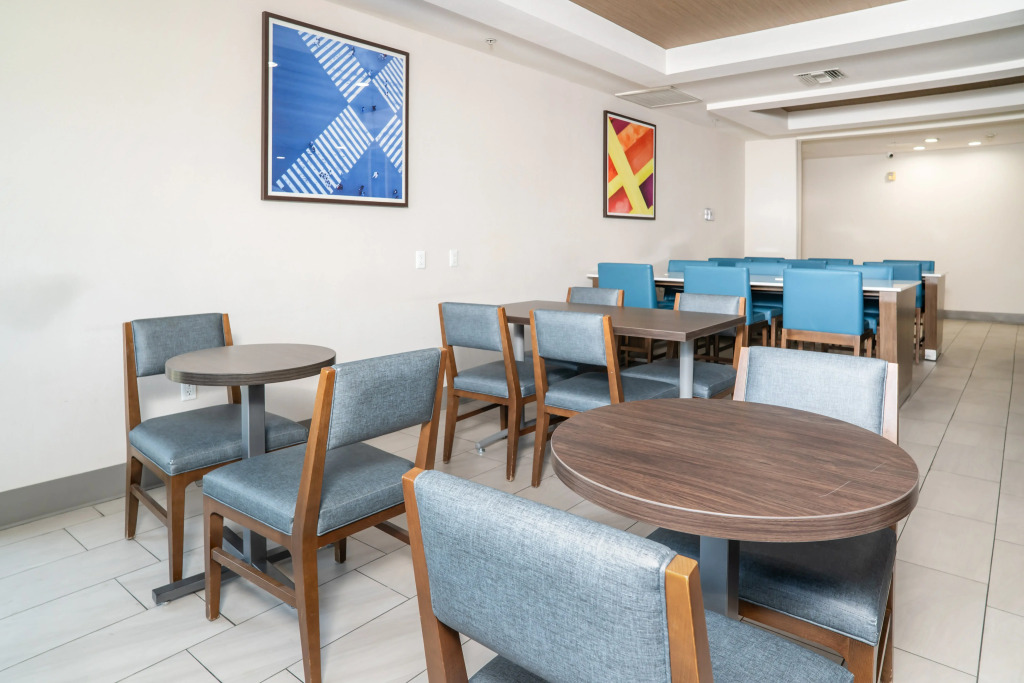 Holiday Inn Express Hotel & Suites San Diego Otay Mesa by IHG