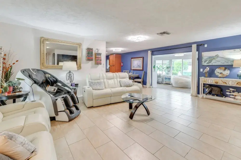 Private Hot Tub, Pool & Yard: Modern Bradenton Gem