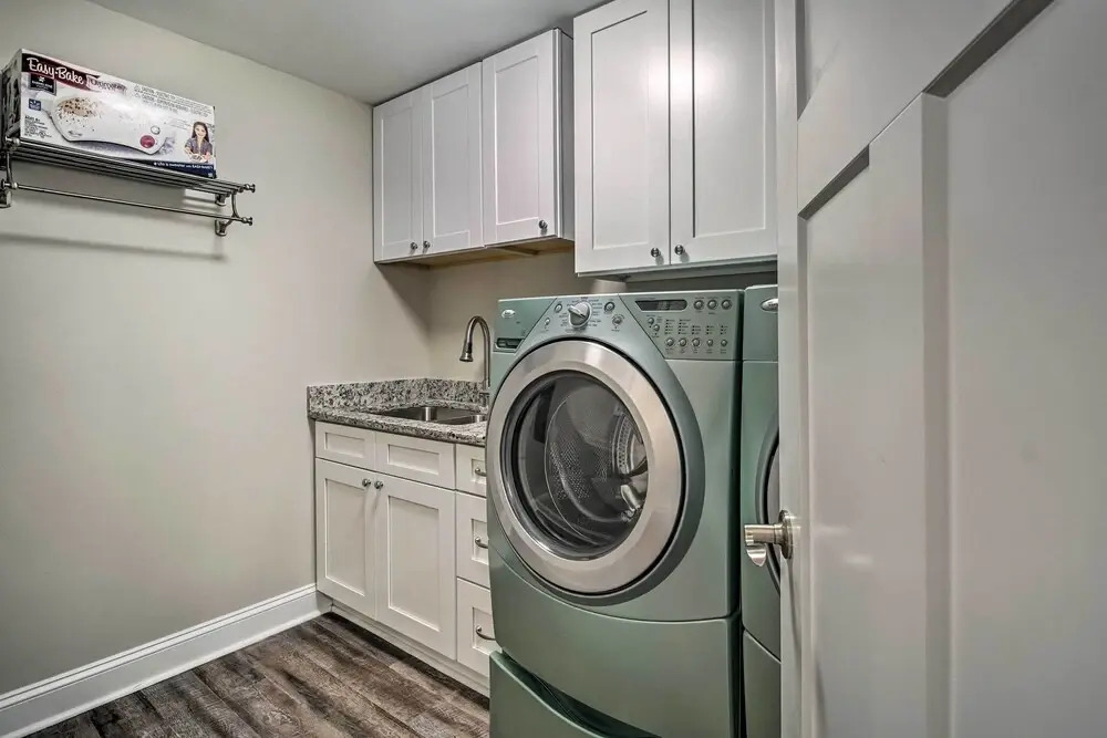 Downtown Fredericksburg Home w/ Large Patio!