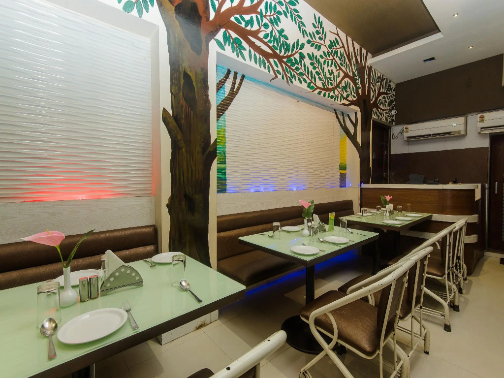 OYO 11672 Hotel Shubham