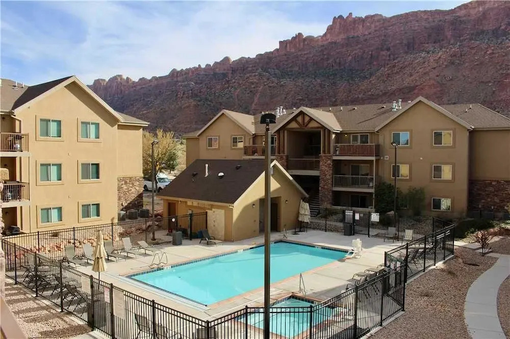 Red Cliffs ~ 6I - 3 Br Home
