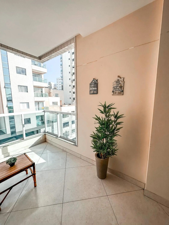 Apt na Praia do Morro,2 quadras do mar,com Garagem