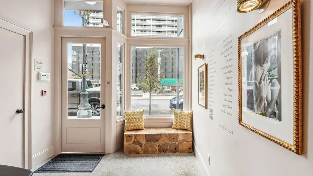 The Mary Beth Hotel & Gallery