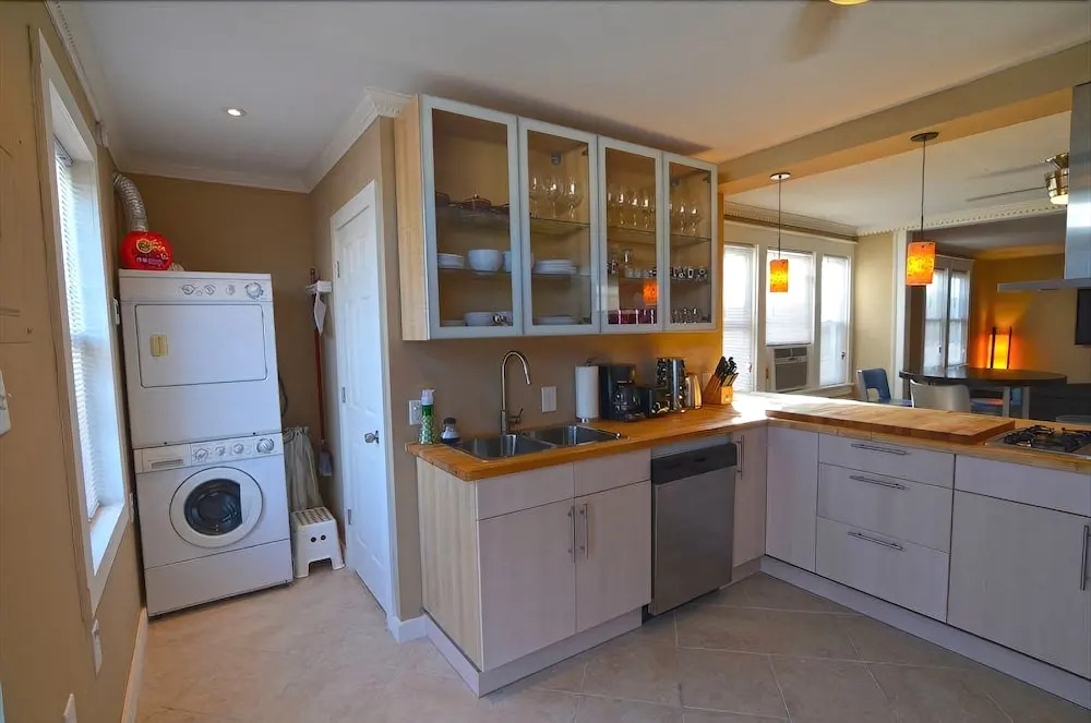 943 Asbury Ave #350045 2 Bedrooms 2 Bathrooms Apts