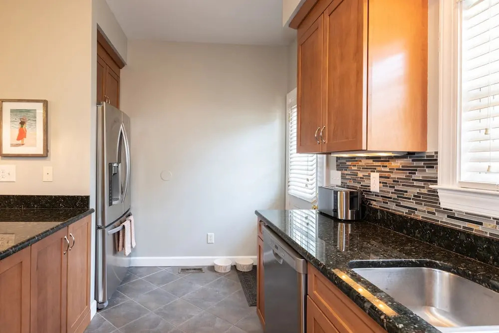 Newly Renovated Beach Cottage Walking Distance to Virginia Beach Oceanfront and Boardwalk